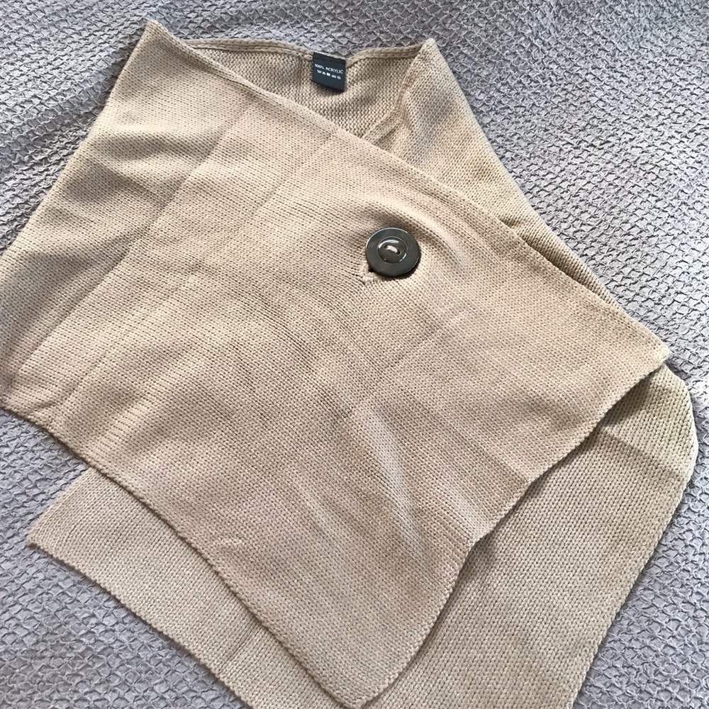 Cozy warm button up tan wrap. EUC